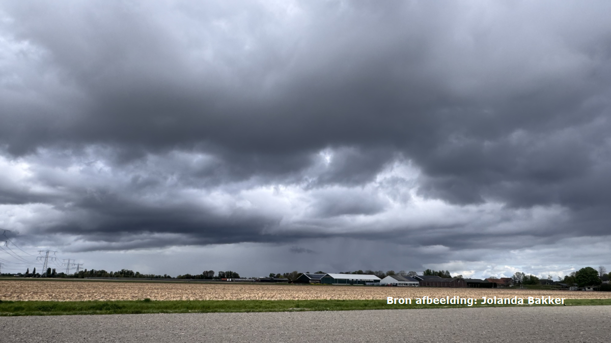 Weerbeeld blijft onbestendig en te koel tijdens hemelvaartweekend: buien, maar soms ook zonneschijn